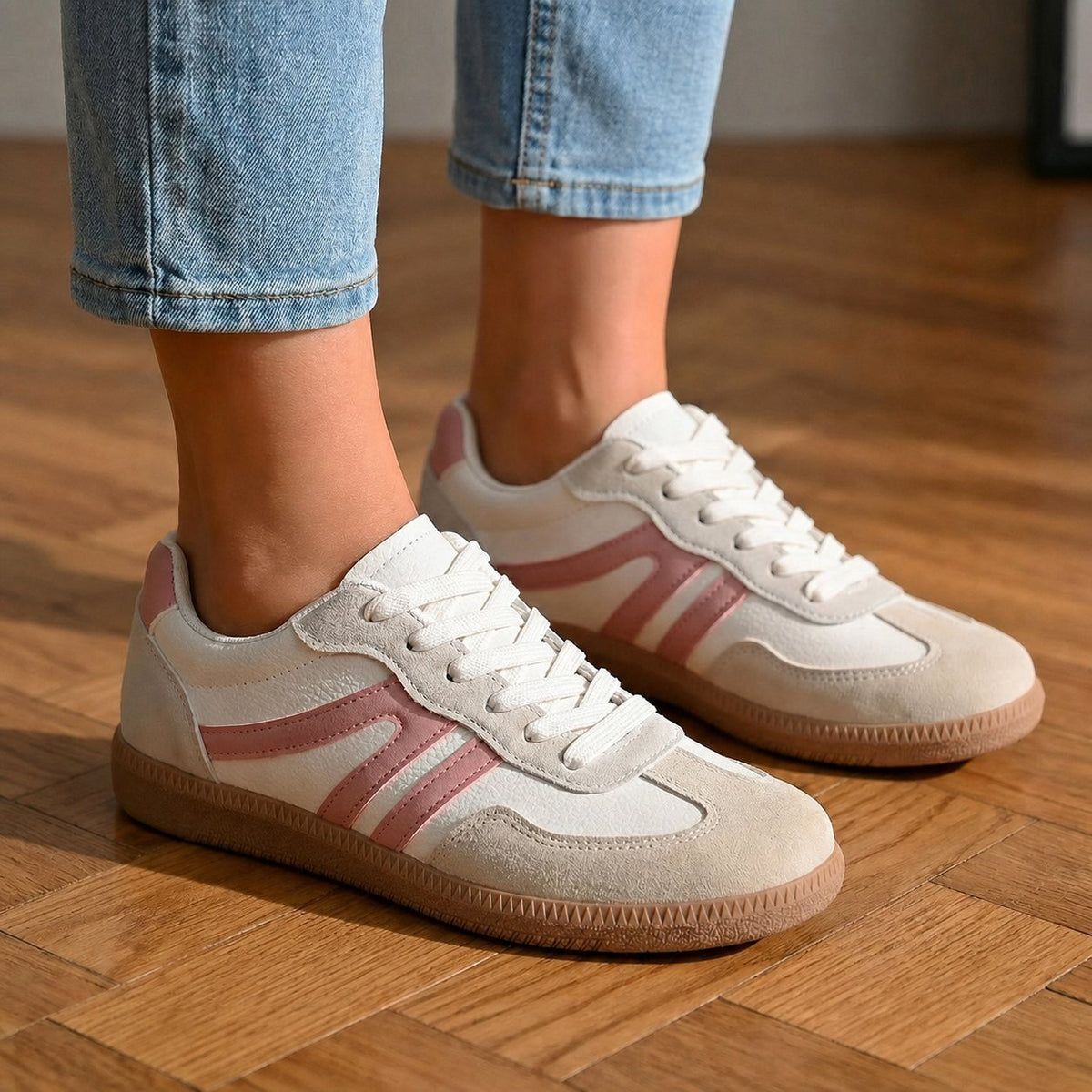 Adèle Baskets Rétro À Lacets Et Bandes Latérales Femme