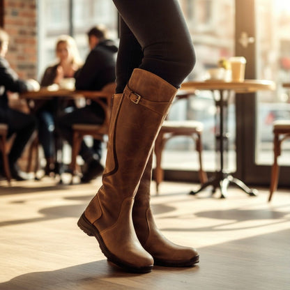 Agathe Bottes Cavalières Hautes À Sangle Et Talon Plat Femme