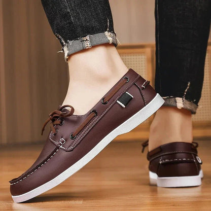 Chaussures bateau Corentin en éco-cuir pour homme, photo portée