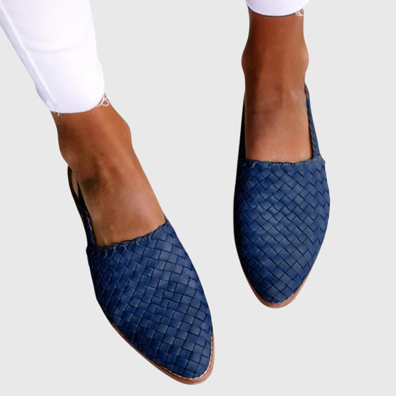 Sandale plate Solène en cuir tressé à la main, coloris bleu